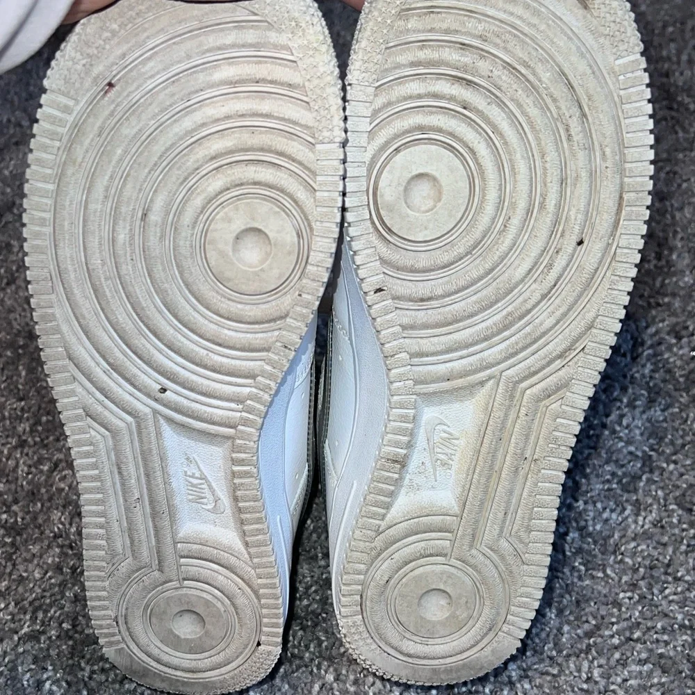 Chrome Nikes light wear small creasing - Picture 5 of 7